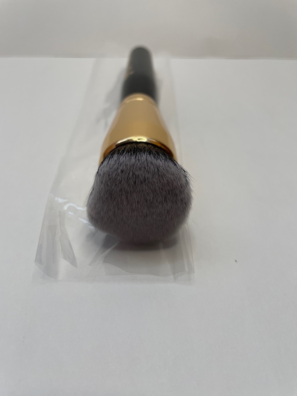 NIB Belle Beauty Flat Top Kabuki Brush - Black & Gold - Picture 2 of 3